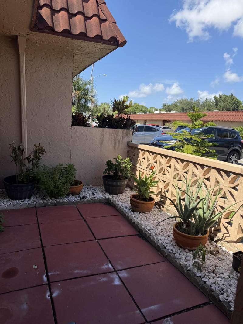2 bedroom Condominium at 2329 SW 81st Terrace, Oakbrook Viii Condo, North Lauderdale — photo 3
