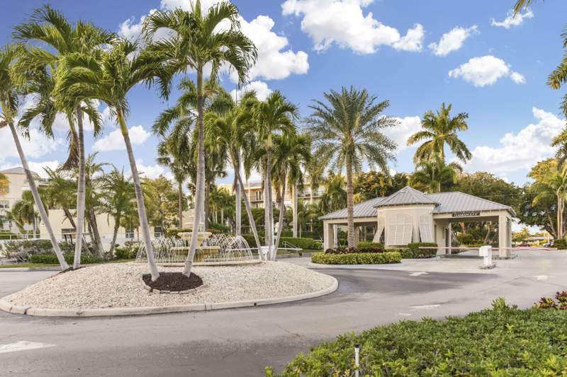 2 bedroom Condominium at 17 Royal Palm Way #105, Boca Bayou Condo, Boca Raton — photo 2