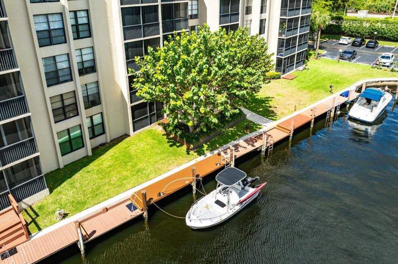 2 bedroom Condominium at 17 Royal Palm Way #105, Boca Bayou Condo, Boca Raton — photo 5