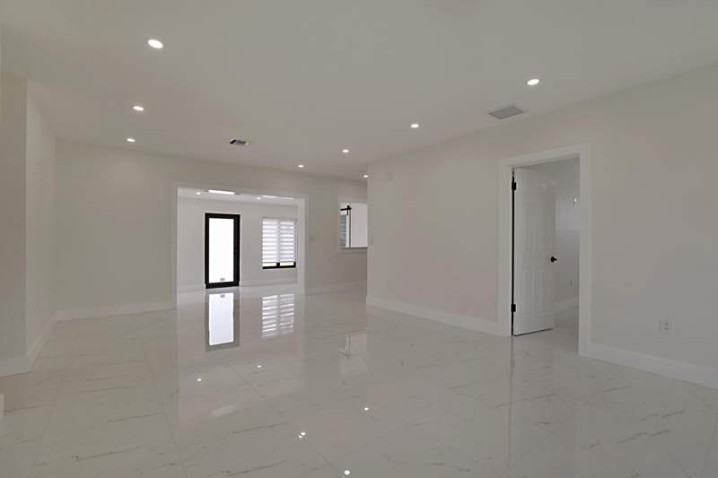 4 bedroom Single Family Residence at 421 Fontana Drive, Palm Springs Village 4, Palm Springs — photo 2