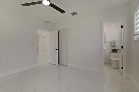 421 Fontana Drive, Palm Springs FL - photo 18 of 42