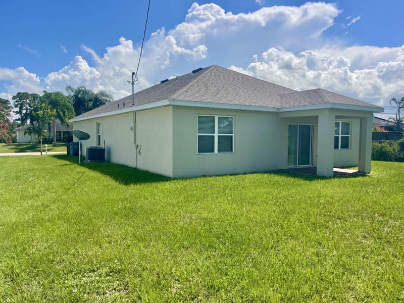 4 bedroom Single Family Residence at 1537 SW Meridian Avenue, Port St Lucie Section 14, Port St. Lucie — photo 4