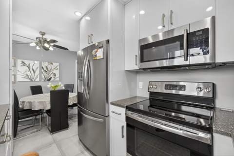 160 Easthampton G, West Palm Beach FL - photo 7 of 34