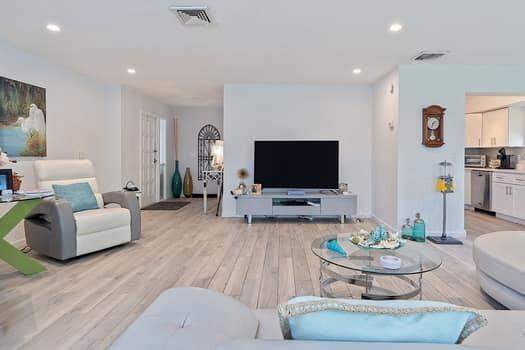 2 bedroom Condominium at 415 Pine Tree Court #16, Tudors In The Pines Condo, Atlantis — photo 3