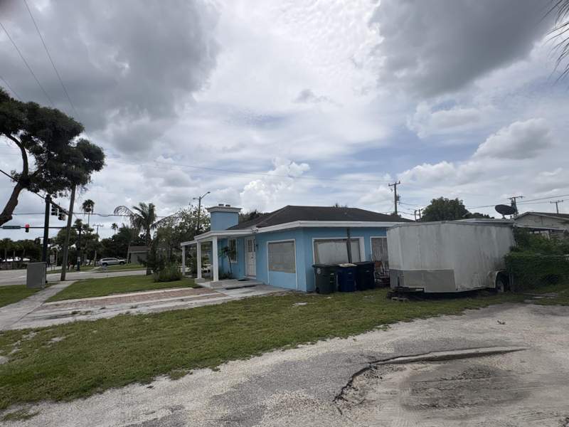 4 bedroom Single Family Residence at 1001 Sunrise Boulevard, Pinewood Subdivision, Fort Pierce — photo 3