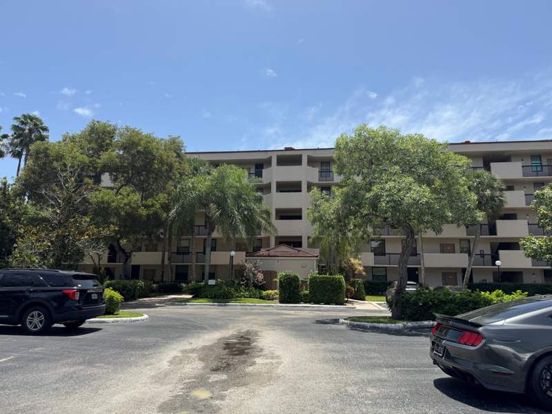 2 bedroom Condominium at 2766 S Carambola Circle #406, Applewood Village Ii-D Condo, Coconut Creek — photo 2
