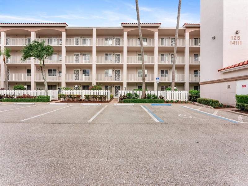 2 bedroom Condominium at 14111 Royal Vista Drive #405, Huntington Pointe, Delray Beach — photo 4