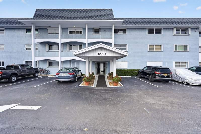 1 bedroom Condominium at 100 Shore Court #311, Shore Club Apts A Inc, North Palm Beach — photo 2
