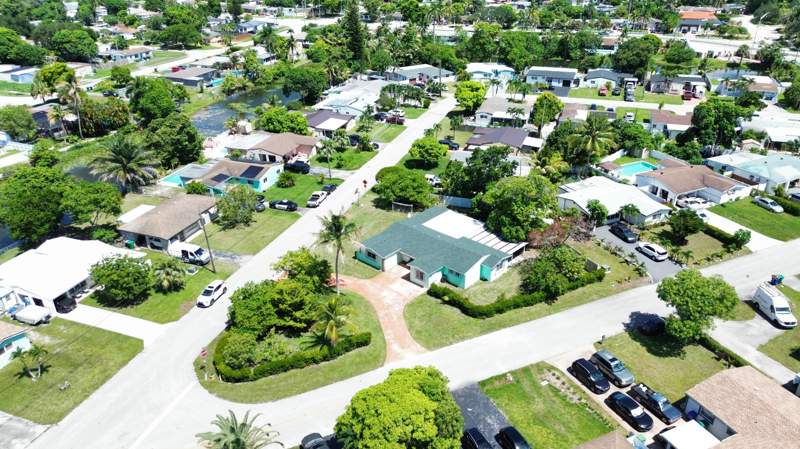 4 bedroom Single Family Residence at 2907 SW 67th Terrace, Miramar Sec 3, Miramar — photo 2