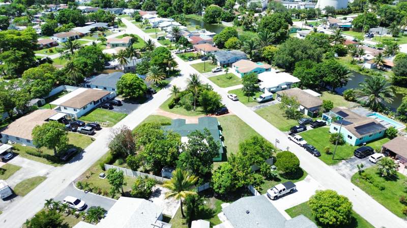 4 bedroom Single Family Residence at 2907 SW 67th Terrace, Miramar Sec 3, Miramar — photo 3