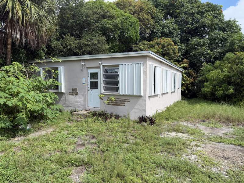 3 bedroom Single Family Residence at 708 SW 7th Terrace, College Tract, Dania Beach — photo 2