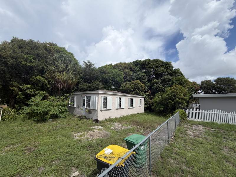 3 bedroom Single Family Residence at 708 SW 7th Terrace, College Tract, Dania Beach — photo 4