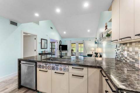18577 Woodstream Drive, Boca Raton FL - photo 6 of 57