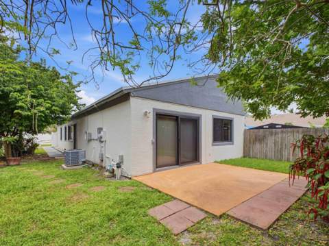 5088 NW 5th Street, Delray Beach FL - photo 6 of 22