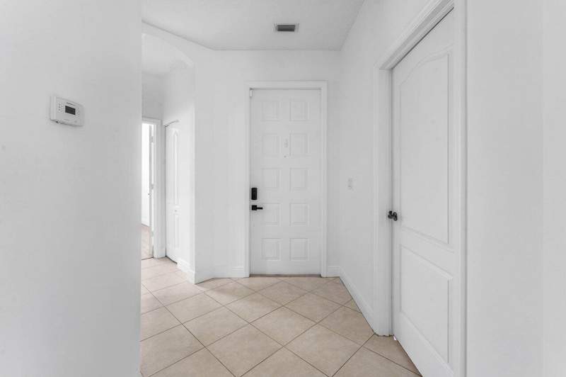 3 bedroom Single Family Residence at 196 Seminole Lakes Drive, Seminole Estates & Townhomes, Royal Palm Beach — photo 5