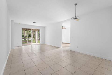 196 Seminole Lakes Drive, Royal Palm Beach FL - photo 7 of 51
