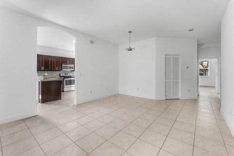 196 Seminole Lakes Drive, Royal Palm Beach FL - photo 10 of 51