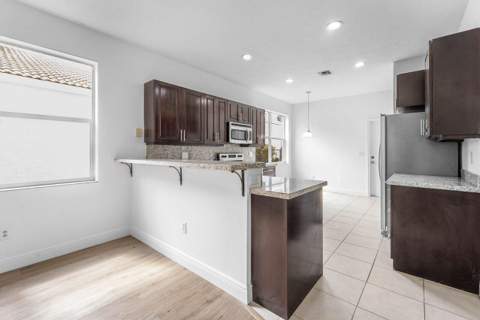 196 Seminole Lakes Drive, Royal Palm Beach FL - photo 13 of 51