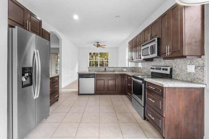 3 bedroom Single Family Residence at 196 Seminole Lakes Drive, Seminole Estates & Townhomes, Royal Palm Beach — photo 2