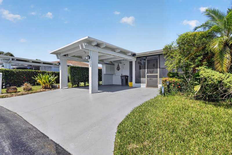 2 bedroom Townhouse at 6802 Moonlit Drive, Camelot Village Sec 3, Delray Beach — photo 3