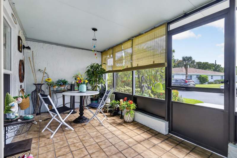 2 bedroom Townhouse at 6802 Moonlit Drive, Camelot Village Sec 3, Delray Beach — photo 4