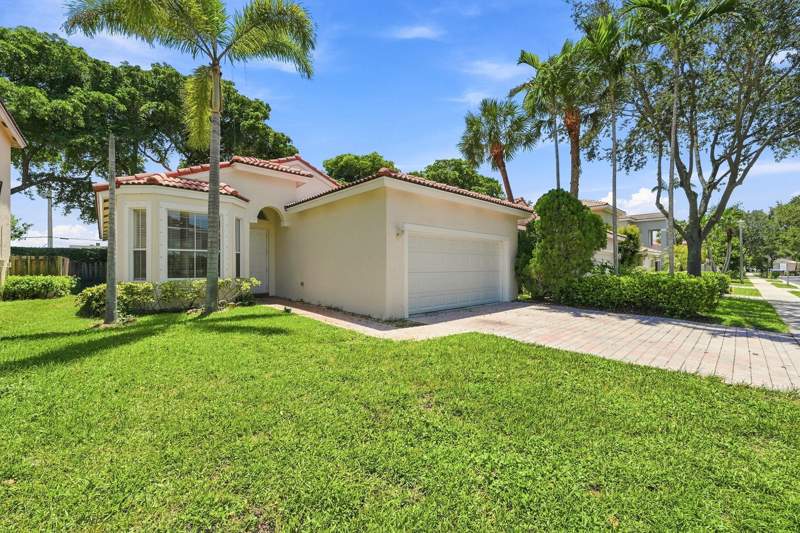 3 bedroom Single Family Residence at 7778 NW 17th Place, Walnut Creek, Pembroke Pines — photo 3