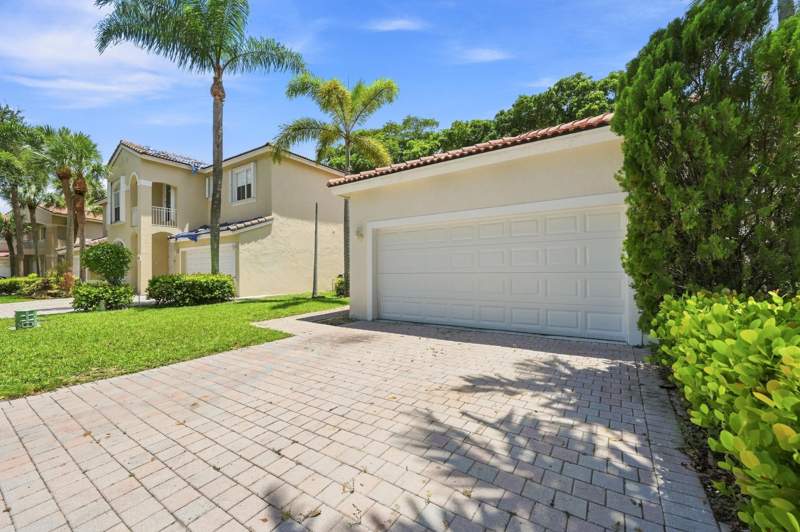3 bedroom Single Family Residence at 7778 NW 17th Place, Walnut Creek, Pembroke Pines — photo 4