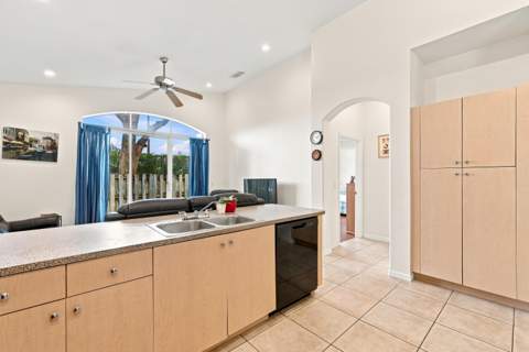 7778 NW 17th Place, Pembroke Pines FL - photo 18 of 34