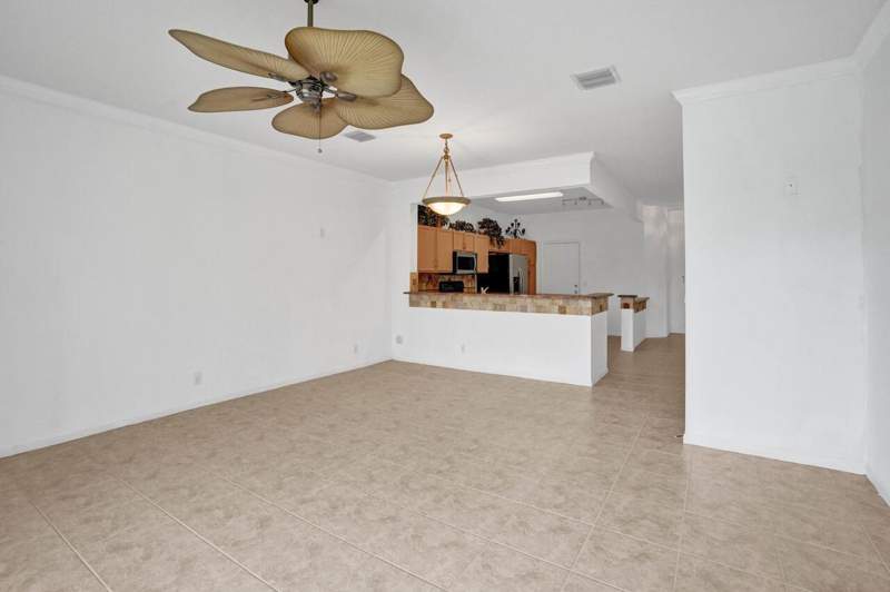 3 bedroom Townhouse at 1102 Woodfield Road, Pine Lake, Greenacres — photo 4