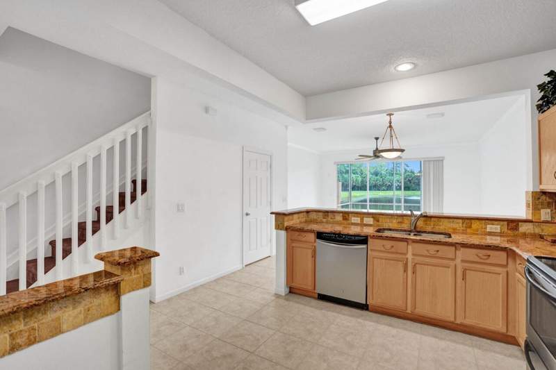 3 bedroom Townhouse at 1102 Woodfield Road, Pine Lake, Greenacres — photo 5
