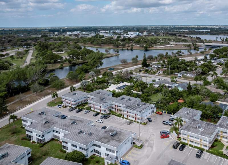 2 bedroom Condominium at 2840 Lake Osborne Drive #111, Murry Hills Apt Bldg Condo, Lake Worth — photo 3