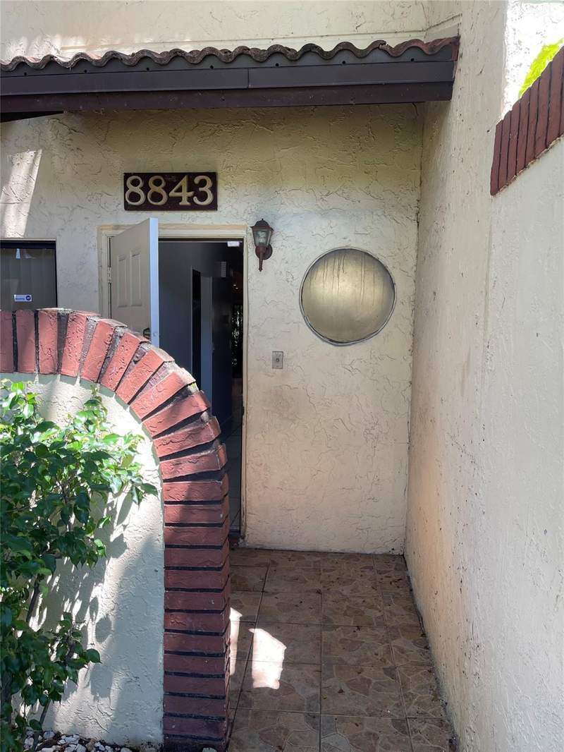 3 bedroom Townhouse at 8843 Springtree Lakes Drive, Springtree Lakes, Sunrise — photo 3
