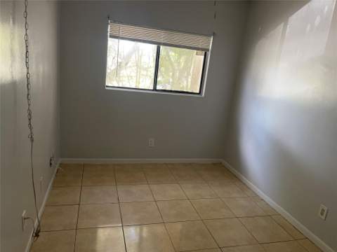 8843 Springtree Lakes Drive, Sunrise FL - photo 10 of 18