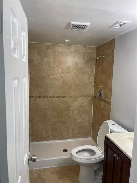 8843 Springtree Lakes Drive, Sunrise FL - photo 12 of 18