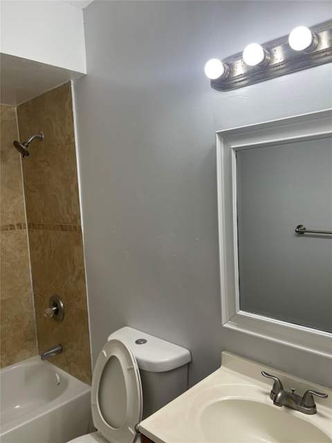8843 Springtree Lakes Drive, Sunrise FL - photo 17 of 18