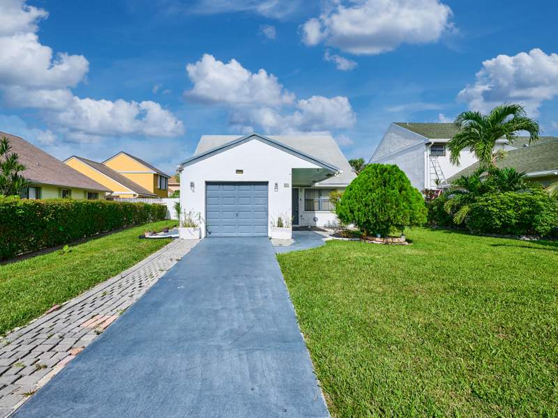 4 bedroom Single Family Residence at 57 Peachtree Place, Lakes Of Tara Unit 1, Boynton Beach — photo 4