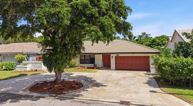 4 bedroom Single Family Residence at 6013 NW 47th Place, Butler Farms Section Two, Coral Springs — photo 3