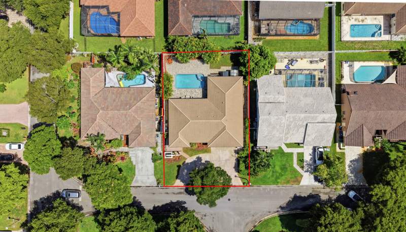 4 bedroom Single Family Residence at 6013 NW 47th Place, Butler Farms Section Two, Coral Springs — photo 5