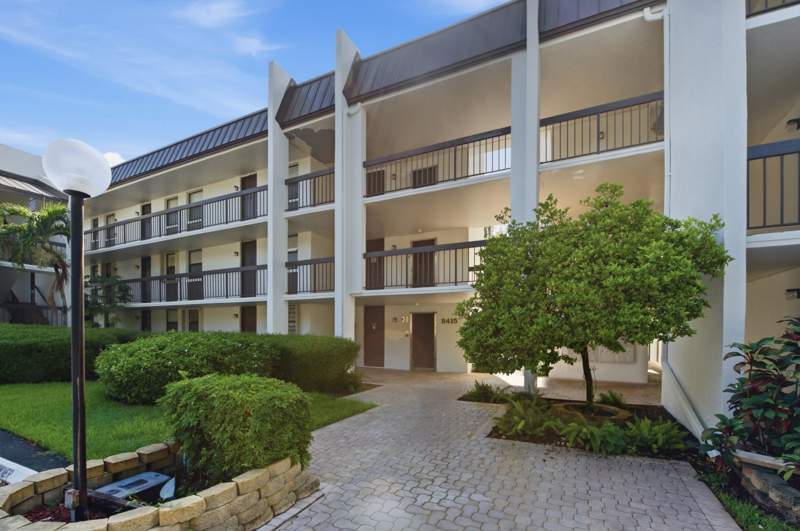 2 bedroom Condominium at 8409 Forest Hills Drive #206, Greenglades Condo IV, Coral Springs — photo 2