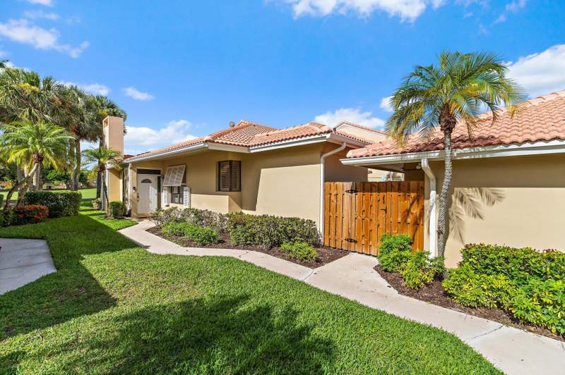 2 bedroom Townhouse at 299 Old Meadow Way, PGA Patio Homes, Palm Beach Gardens — photo 3