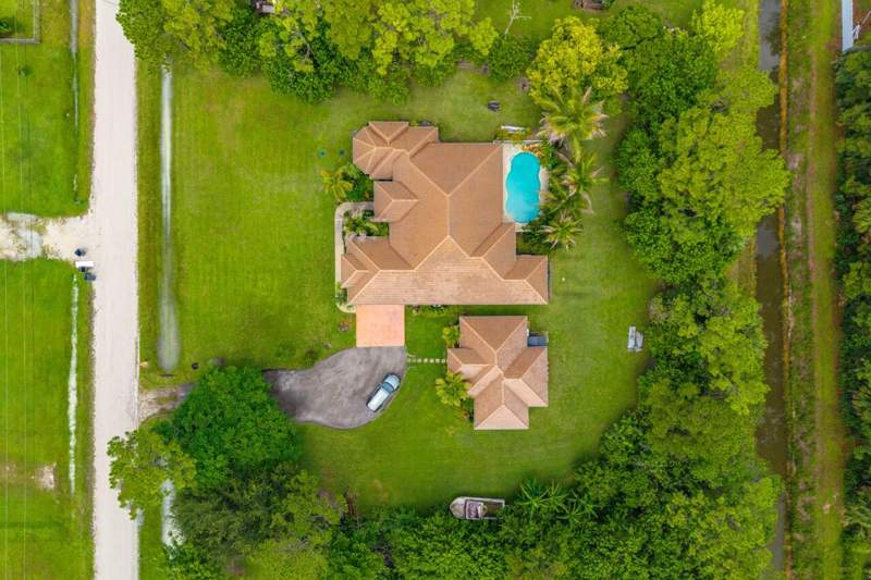 6 bedroom Single Family Residence at 17603 82nd Road, Acreage, Loxahatchee — photo 2