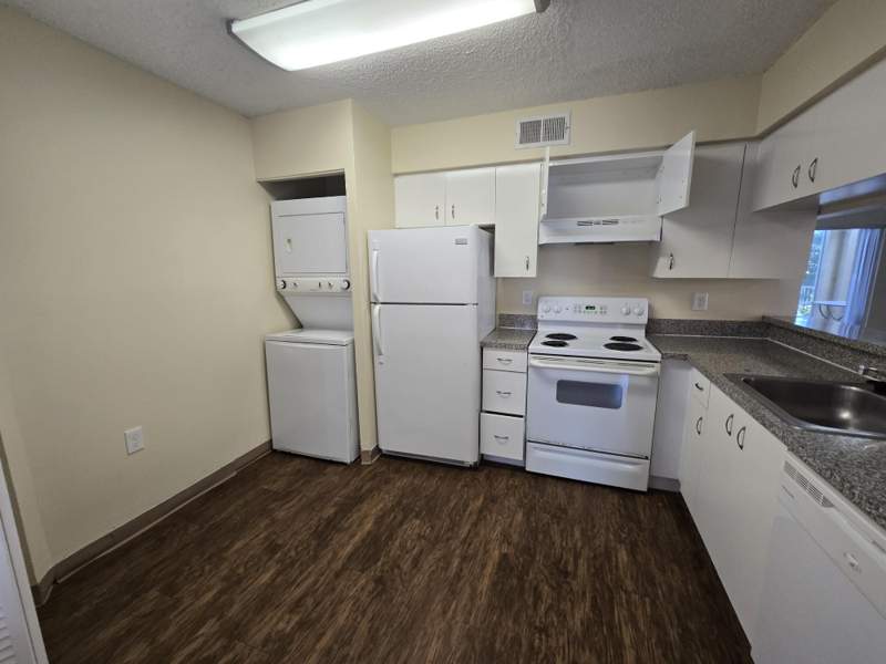 2 bedroom Condominium at 13106 Glenmoor Drive #131, Sterling Villages Of Palm Beach Lakes Condo, West Palm Beach — photo 3