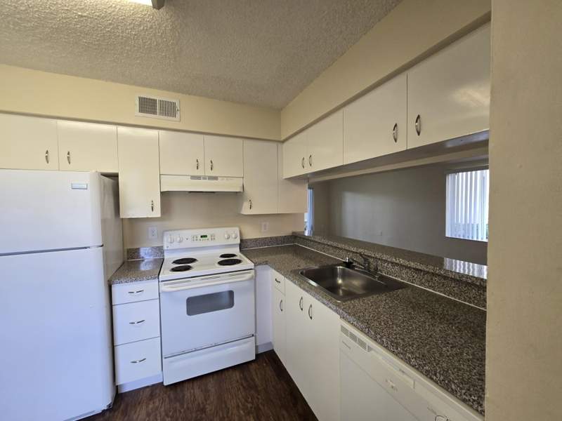 2 bedroom Condominium at 13106 Glenmoor Drive #131, Sterling Villages Of Palm Beach Lakes Condo, West Palm Beach — photo 4