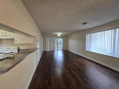 13106 Glenmoor Drive #131, West Palm Beach FL - photo 9 of 20