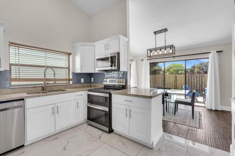 23 Baytree Circle, Boynton Beach FL - photo 9 of 47