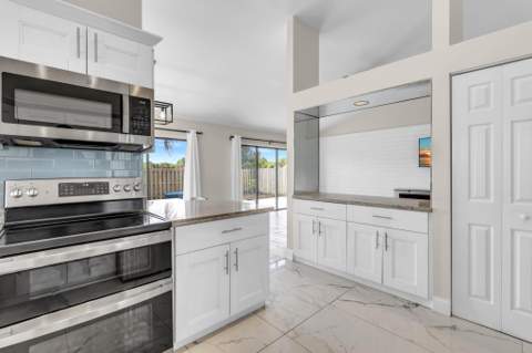 23 Baytree Circle, Boynton Beach FL - photo 12 of 47