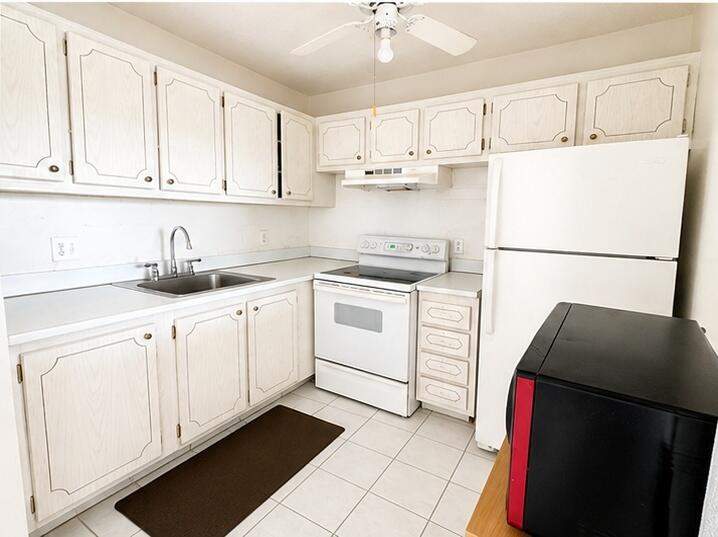 1 bedroom Condominium at 400 Village Green Circle #205, Village Green Windsor Condo, Palm Springs — photo 4