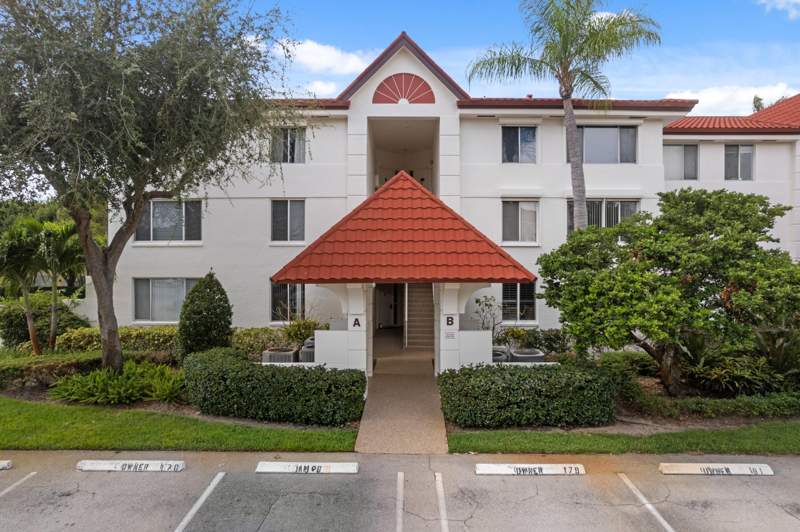 2 bedroom Condominium at 106 Half Moon Circle #B1, Half Moon Bay Condo, Hypoluxo — photo 3