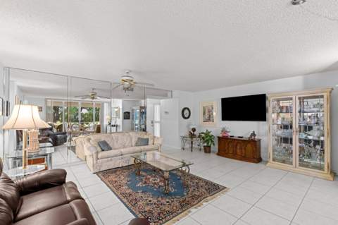 106 Half Moon Circle #B1, Hypoluxo FL - photo 10 of 31