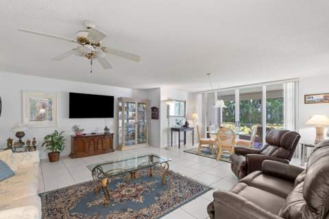 106 Half Moon Circle #B1, Hypoluxo FL - photo 12 of 31
